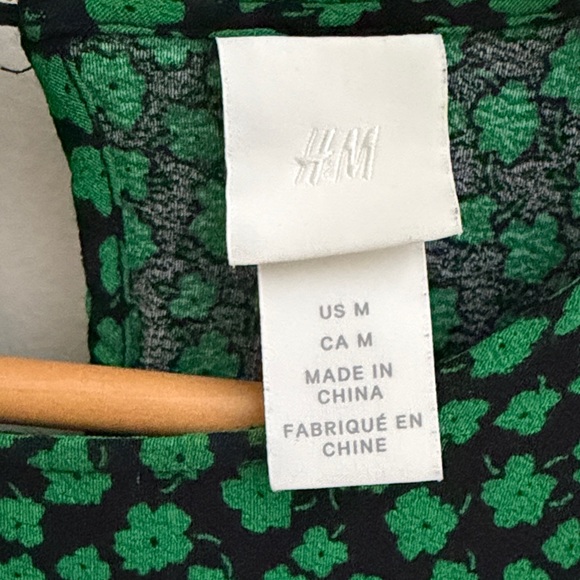 Green Patterned cute Dress - Picture 2 of 9